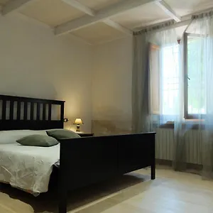 https://la-casina-di-bruna-mommio.it-tuscanyhotel.com